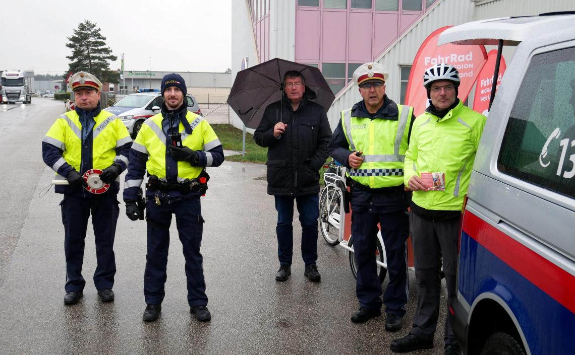 Männer mit Warnkleidung